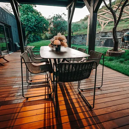 Private Olive Glamping With Tiny House And Two Tents キャンプ場 *