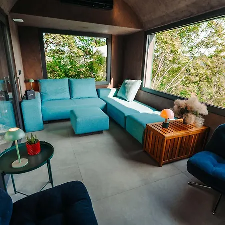 Private Olive Glamping With Tiny House And Two Tents キャンプ場 *