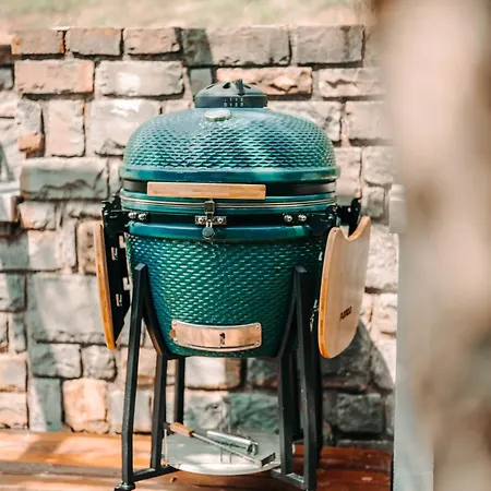 Private Olive Glamping With Tiny House And Two Tents キャンプ場